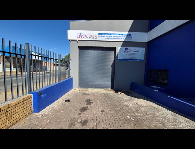 2,100M² FACTORY FOR SALE IN BOKSBURG EAST